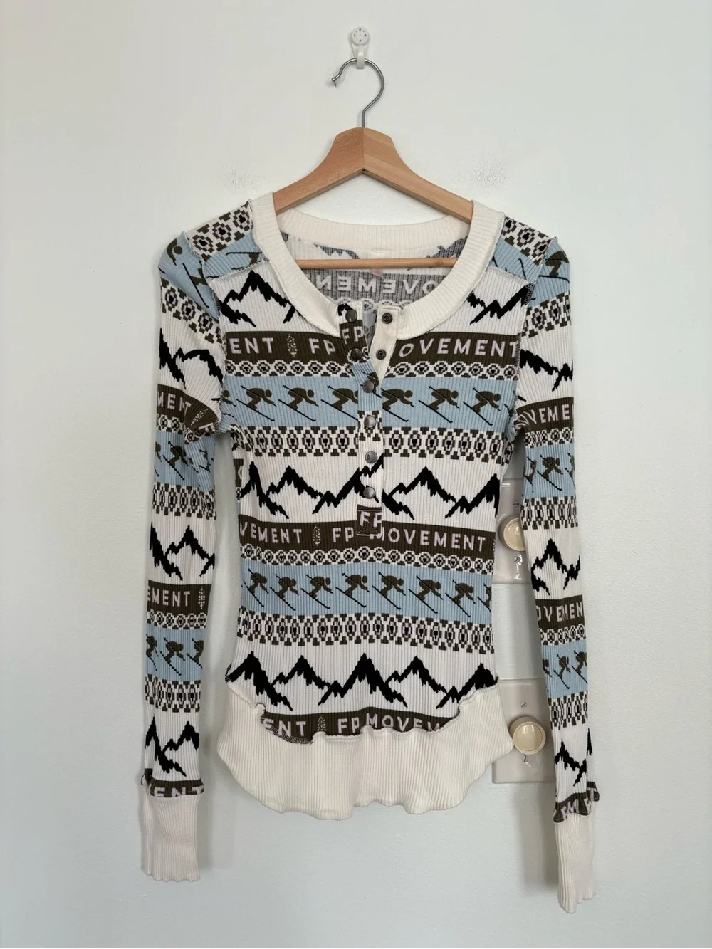 Free People || FP Movement Rally Rib Henley Top Aspen Range Ski Motif Ivory M